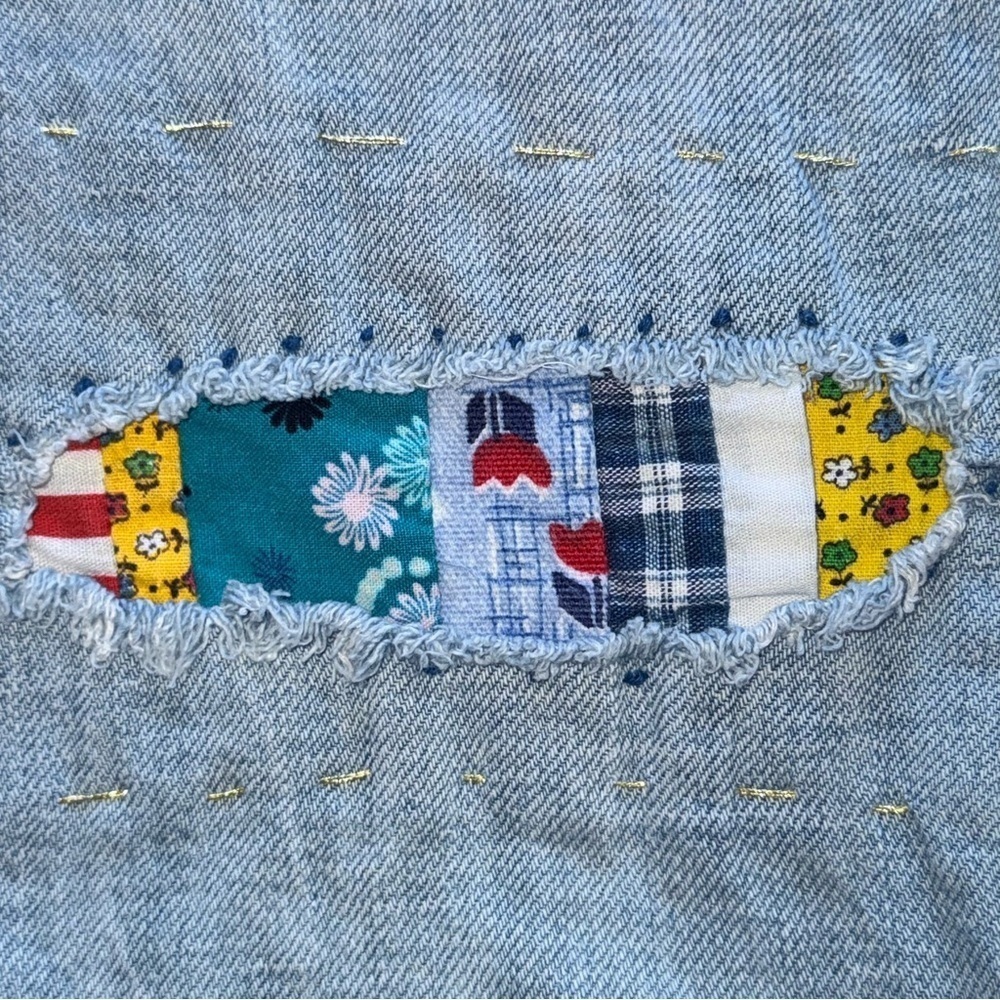 GAP Blue Boyfriend Jeans Relaxed Fit Distressed - Picture 6 of 6